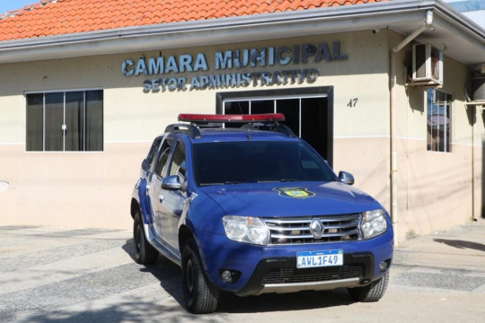 Câmera é encontrada em banheiro feminino da Câmara de Matinhos; polícia interdita o prédio