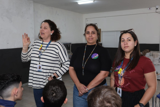 Prefeitura de Pontal do Paraná por meio da Coordenadoria de Políticas Públicas para Mulheres promove palestra sobre violência contra a mulher no Colégio Estadual Cívico-Militar Hélio Antônio de Souza